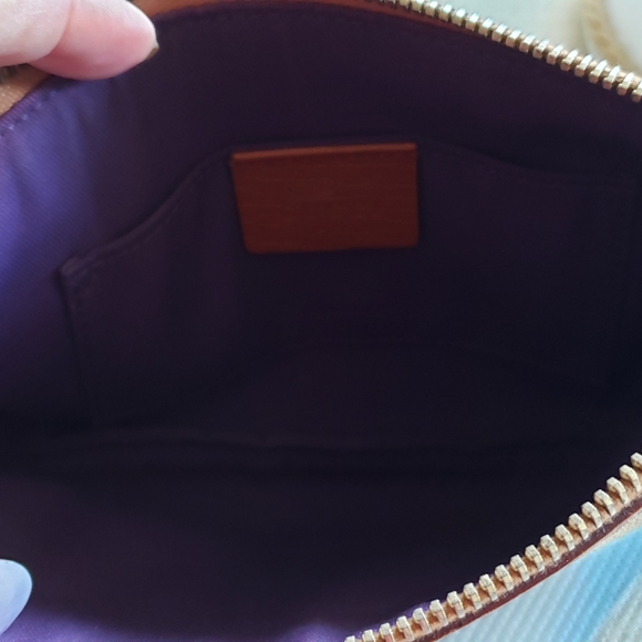 Authentic Gucci wristlet - Picture 5 of 7